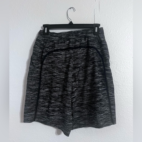 Lululemon Pace Breaker Men’s Athletic Shorts - Picture 2 of 2